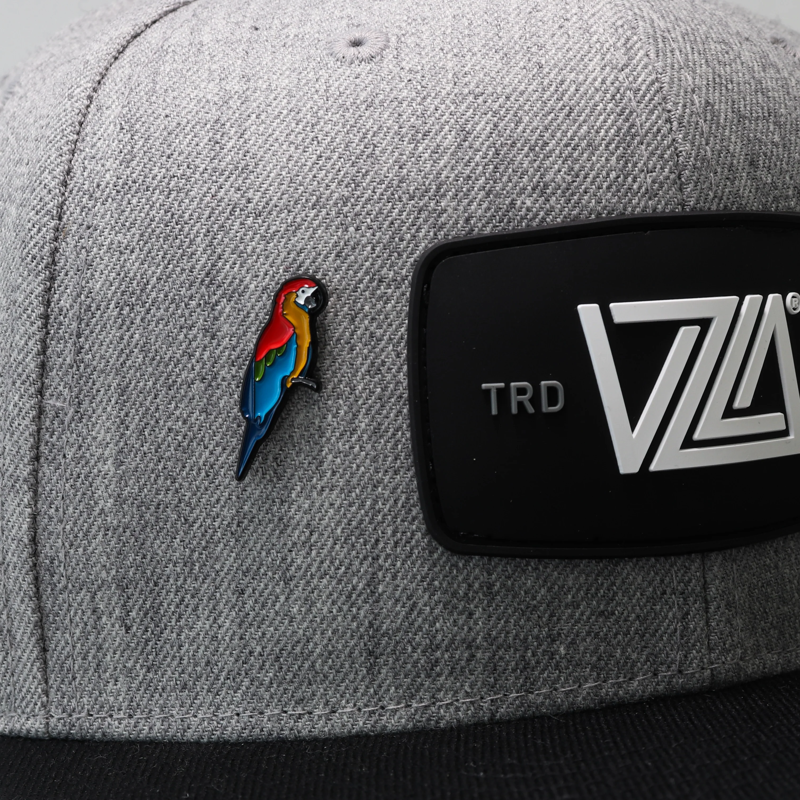VZLA Guacamaya Pin - Image 3